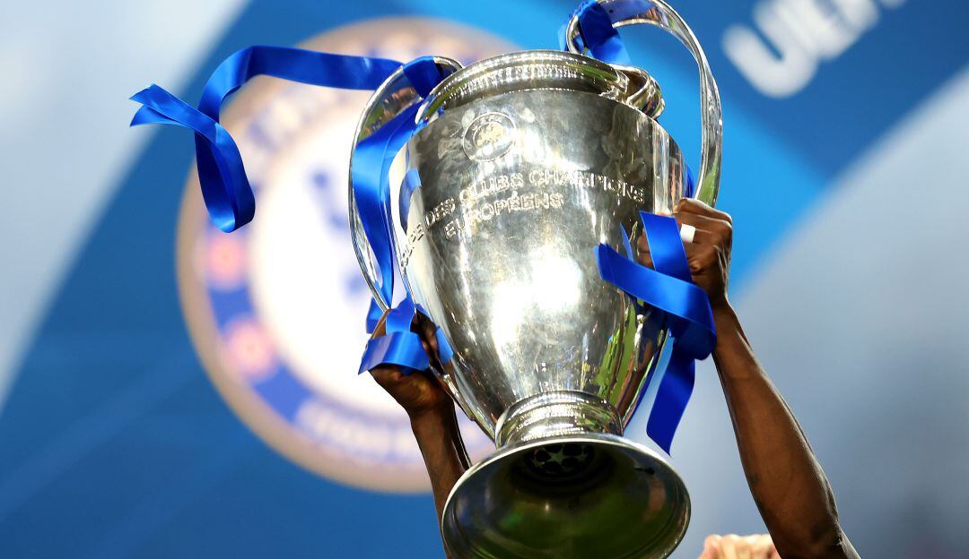 Chelsea continúa en lucha para defender su título.