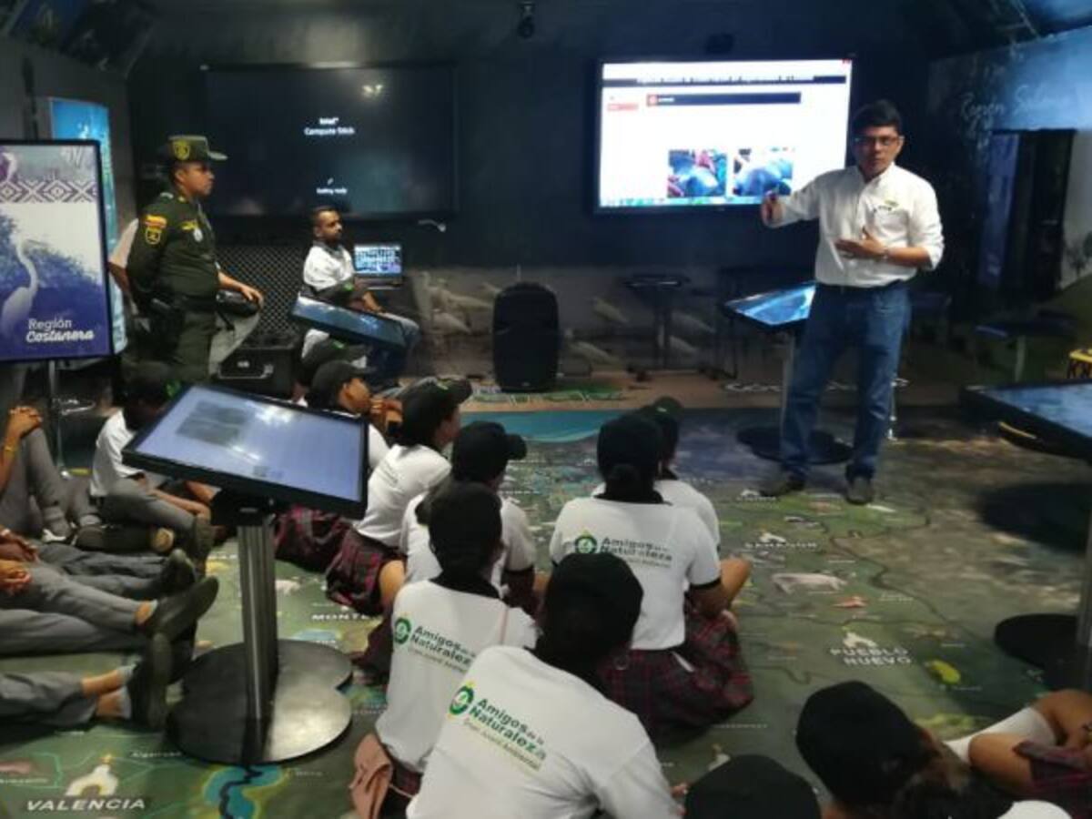 Policía y CVS capacitan a grupo juvenil en Córdoba