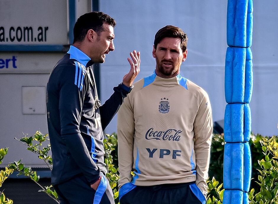 Lionel Scaloni y Lionel Messi / Getty Images