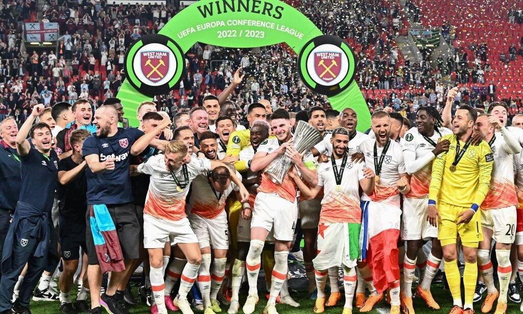 West Ham celebra el título de la Conference League (Photo by Joe Klamar / AFP) / ALTERNATIVE CROP (Photo by JOE KLAMAR/AFP via Getty Images)