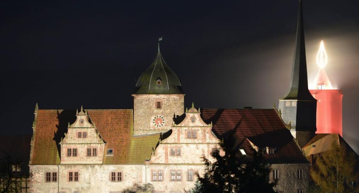 Árboles humanos, en los ríos y las ciudades más emblemáticas del mundo inundadas de luces y de la magia de la navidad. / Schlitz, Alemania.
