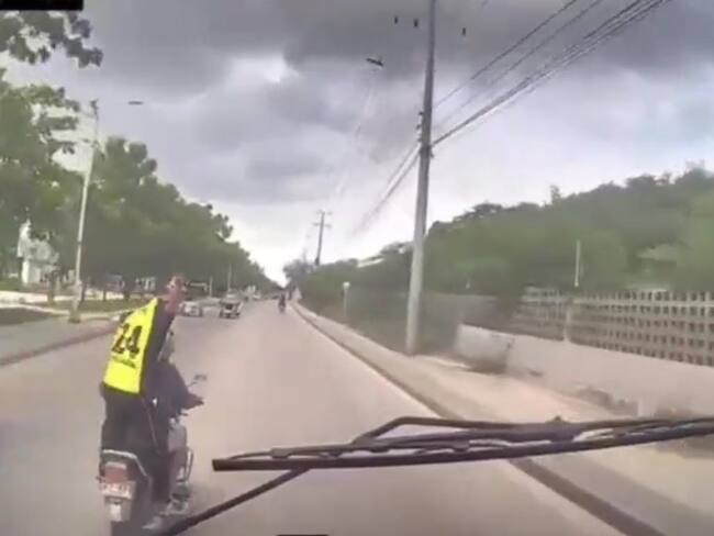 Capturan a dos personas que pretendían intimidar a un conductor de bus en Barranquilla