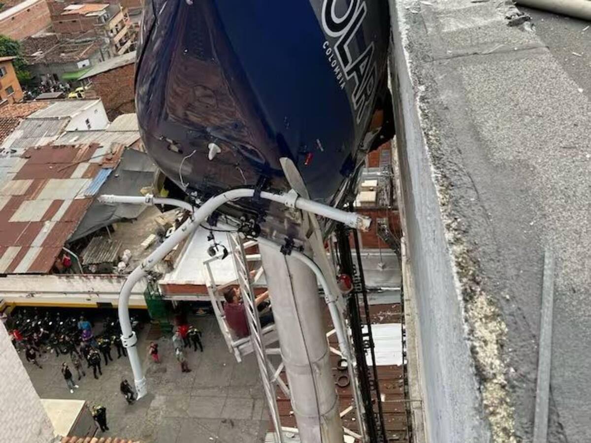 “Si nos movíamos, moríamos”: pasajera del helicóptero accidentado en Medellín