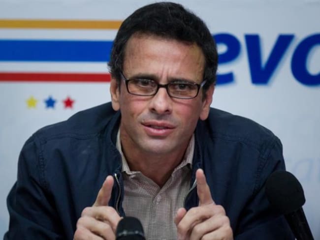 Capriles denuncia que el CNE excluyó su firma del revocatorio contra Maduro
