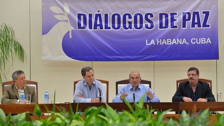 El Gobierno Nacional y la guerrilla de las Farc presentaron los protocolos y anexos del acuerdo 'cese el fuego y de hostilidades bilateral y definitivo y dejación de las armas'. Foto: Colprensa