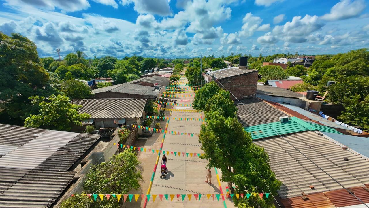No fue una ni fueron dos: fueron tres calles las que entregó Yamil Arana en Mompox