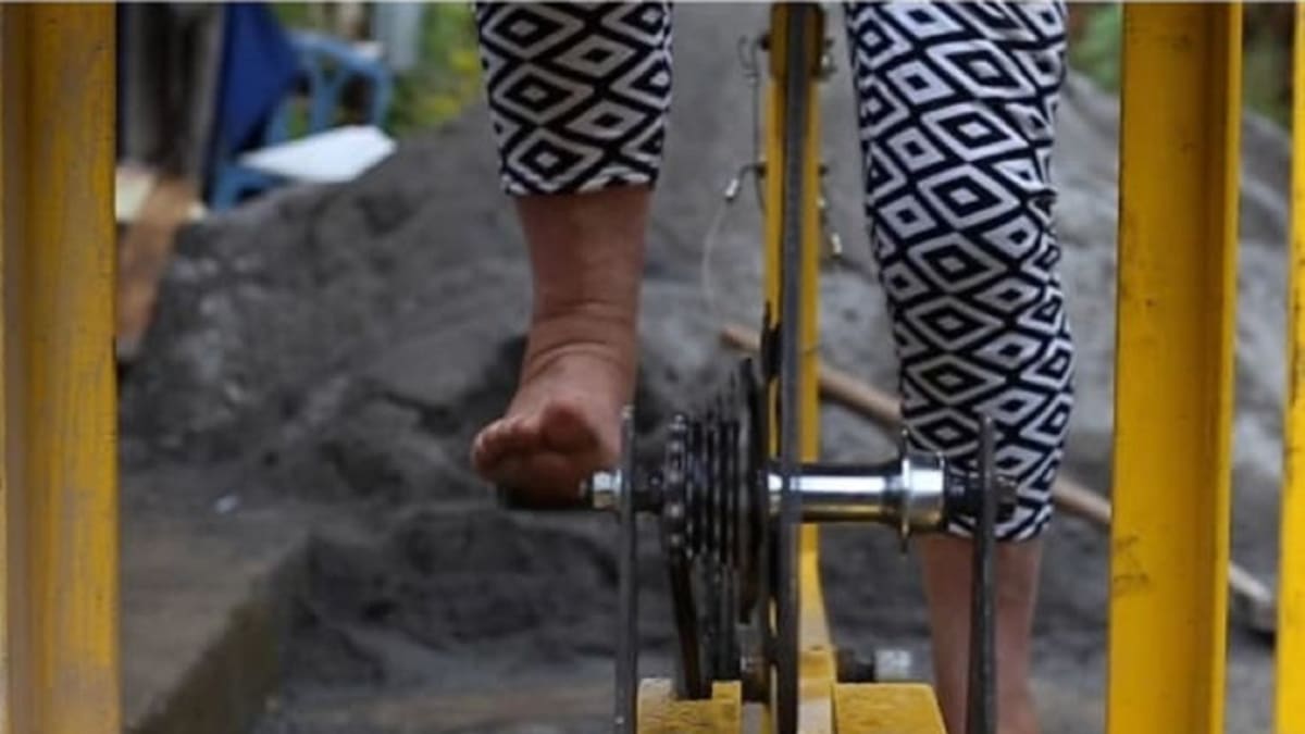Bicibloqueras, dos días de pedaleo dan para construir un baño