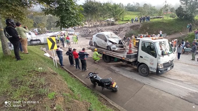 Accidente en la vía entre Bogotá y Villavicencio. Cortesía: @CoviandinaSA