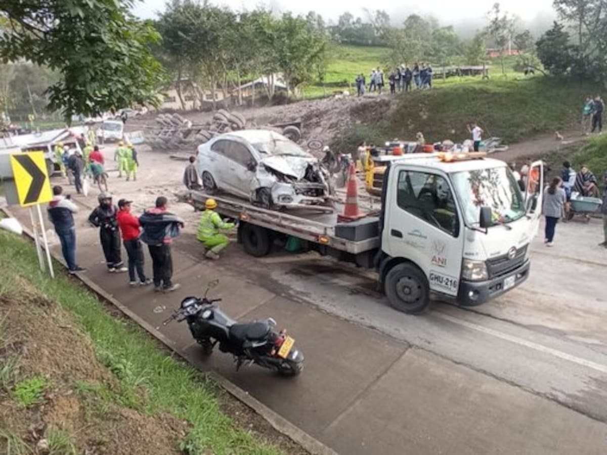 Fuerte accidente en la vía entre Bogotá y Villavicencio dejó dos personas heridas