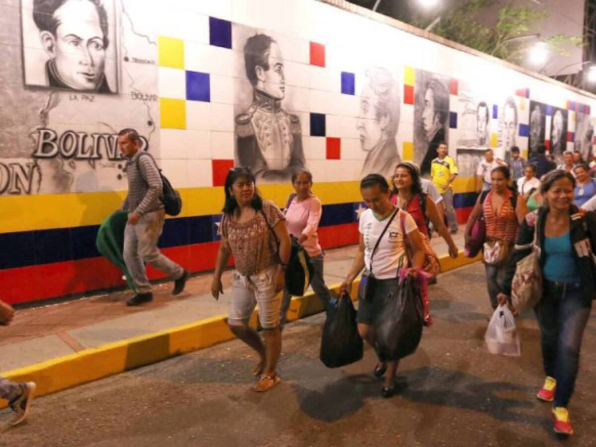 El 80% de los venezolanos que entra a Colombia lo hace para comprar productos básicos
