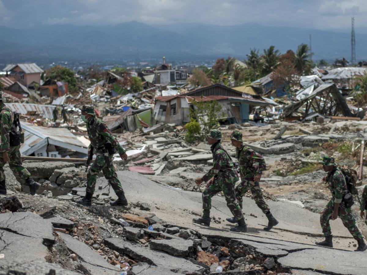 Se incrementan los muertos y heridos tras tsunami en Indonesia