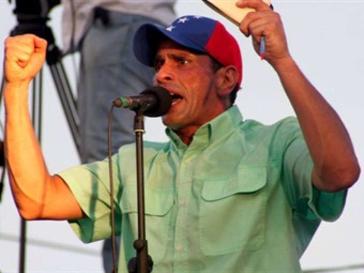 Maduro no le llega ni al tobillo al presidente Chávez: Capriles