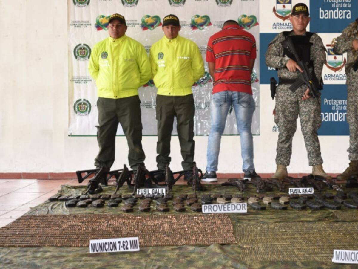 Hallan caleta con armas y municiones que habrían pertenecido a la guerrilla
