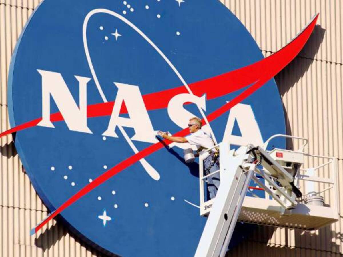 La NASA, EE.UU. cumple 60 años mirando al cielo con curiosidad y recelo