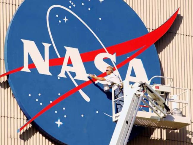 La NASA, EE.UU. cumple 60 años mirando al cielo con curiosidad y recelo
