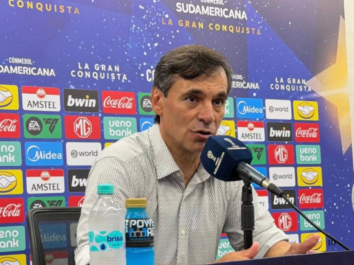 Fabián Bustos llenó de elogios a Rodrigo Contreras: “Es un animal... Hizo un partidazo”