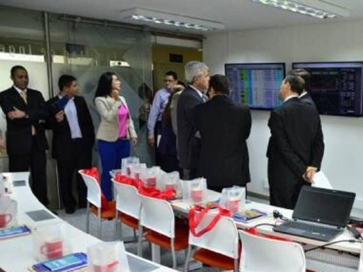 Bolsa de Valores se desploma por resultados electorales del domingo