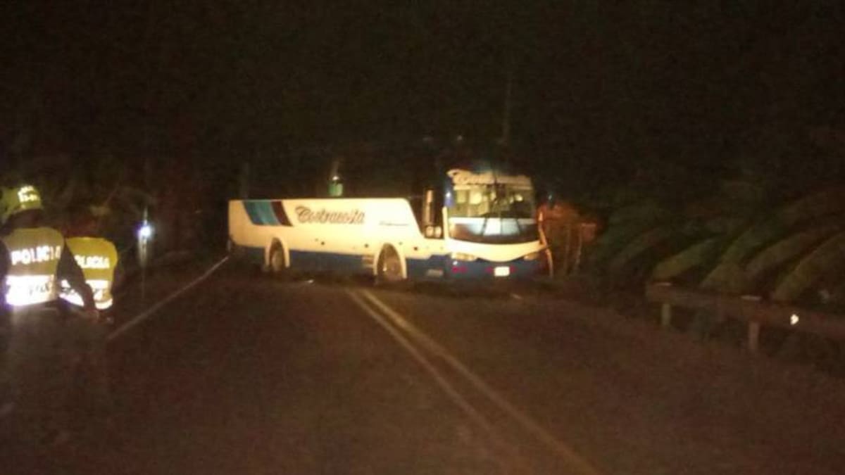 Un bus secuestrado en la Troncal de Oriente en el Magdalena