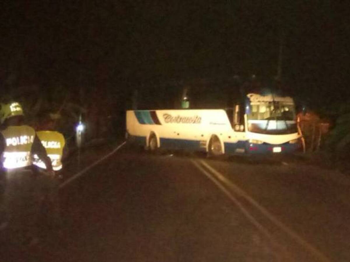 Un bus secuestrado en la Troncal de Oriente en el Magdalena