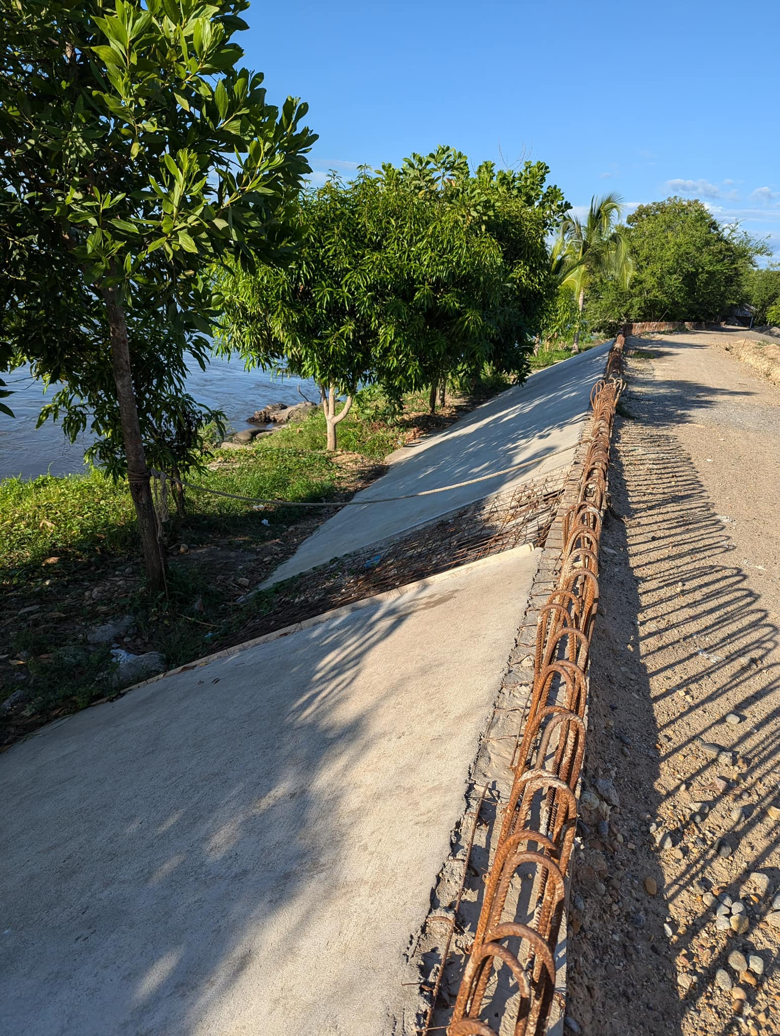 La obra del Malecón en Puerto Boyacá, que se suspendió el pasado mes de abril, solo tiene un avance del 20%, pero el anticipo de recursos fueron del 66% / Foto: Suministrada.