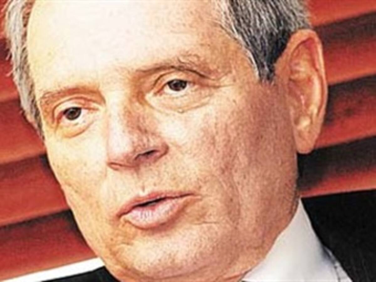 Gobierno dice que precios de la gasolina se mantendrán hasta mitad de año