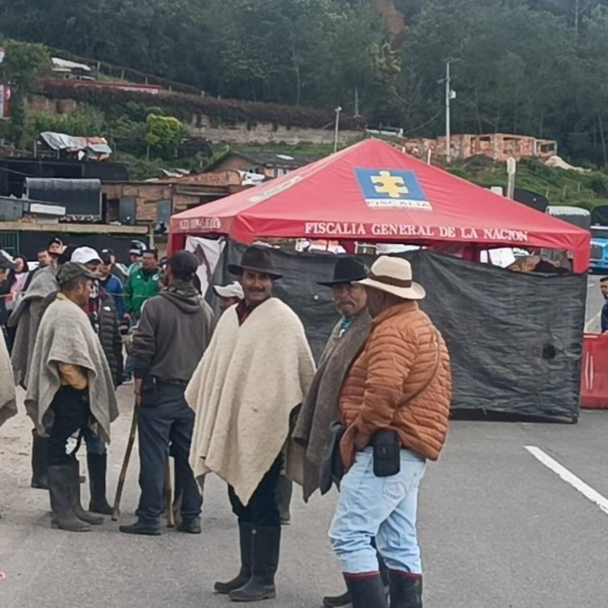 Comerciantes en La Mesa completan 48 horas de protestas con bloqueos en la vía hacia Mosquera