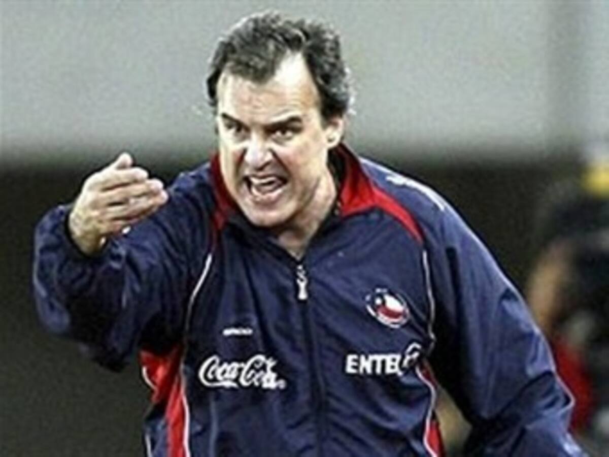 Técnico de Chile aspira a contar en eliminatorias con los lesionados Fernández y Medel