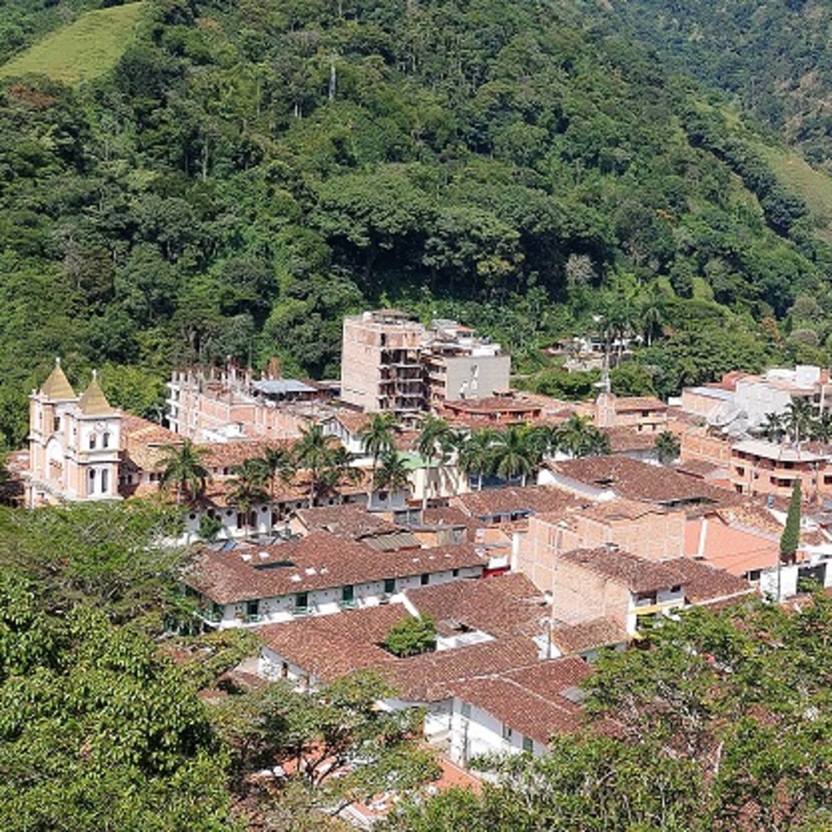 Un hombre murió al enfrentarse a tiros con la policía en Ciudad Bolívar, Antioquia