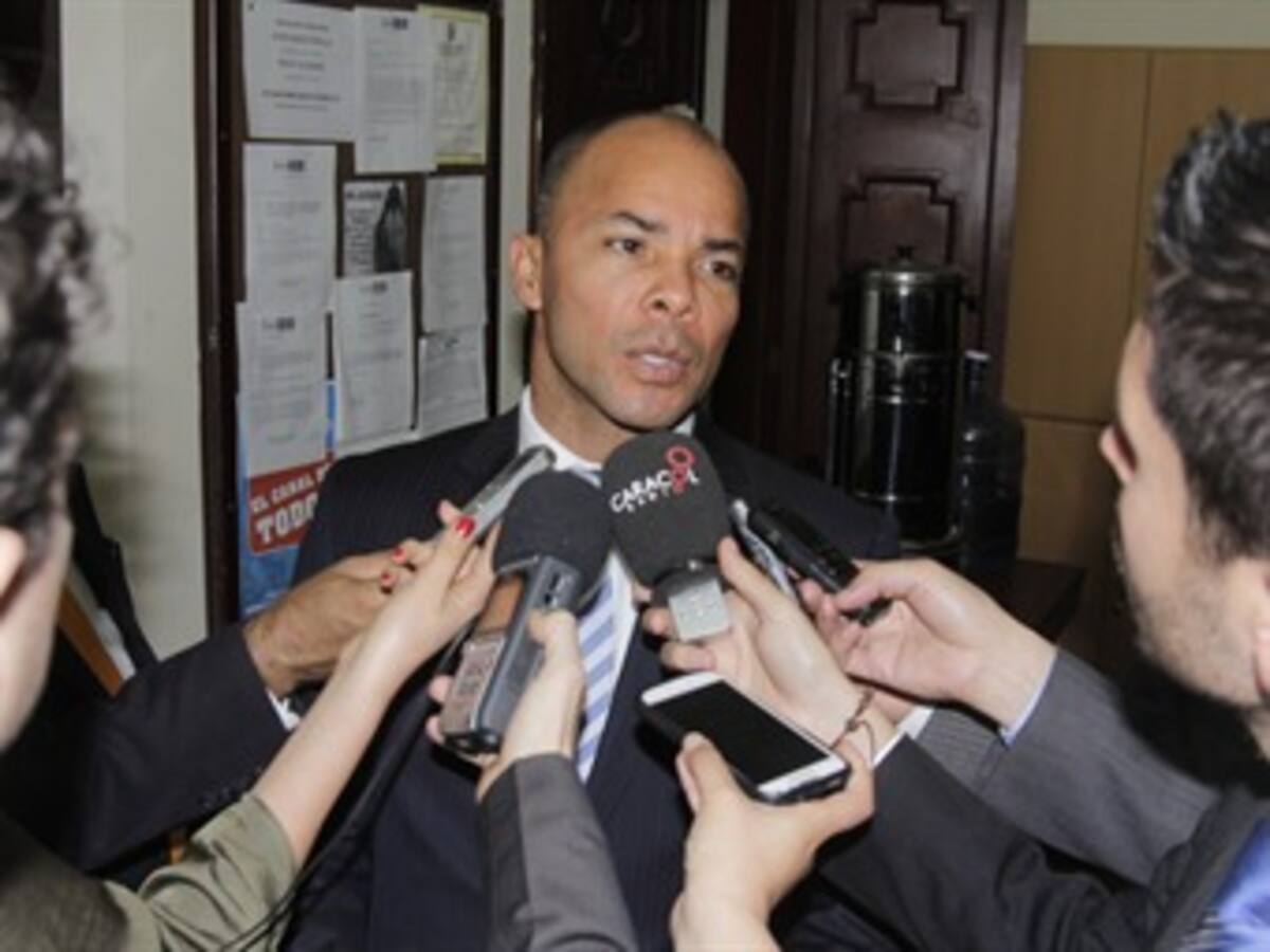 Congresista de Nariño sufre atentado y dice no tener camioneta blindada