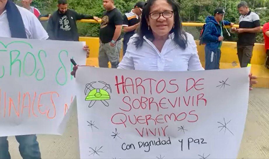 Bloqueo de mineros en Buriticá. 