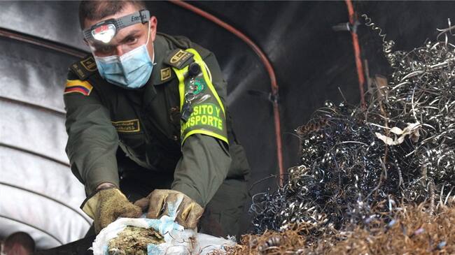 La Policía Nacional logró la captura de dos hombres y la incautación de 232 kilos de marihuana en vías de Manizales. Foto: Policía Nacional