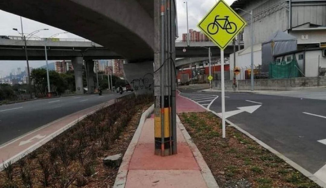 Poste en la ciclorruta de Envigado 