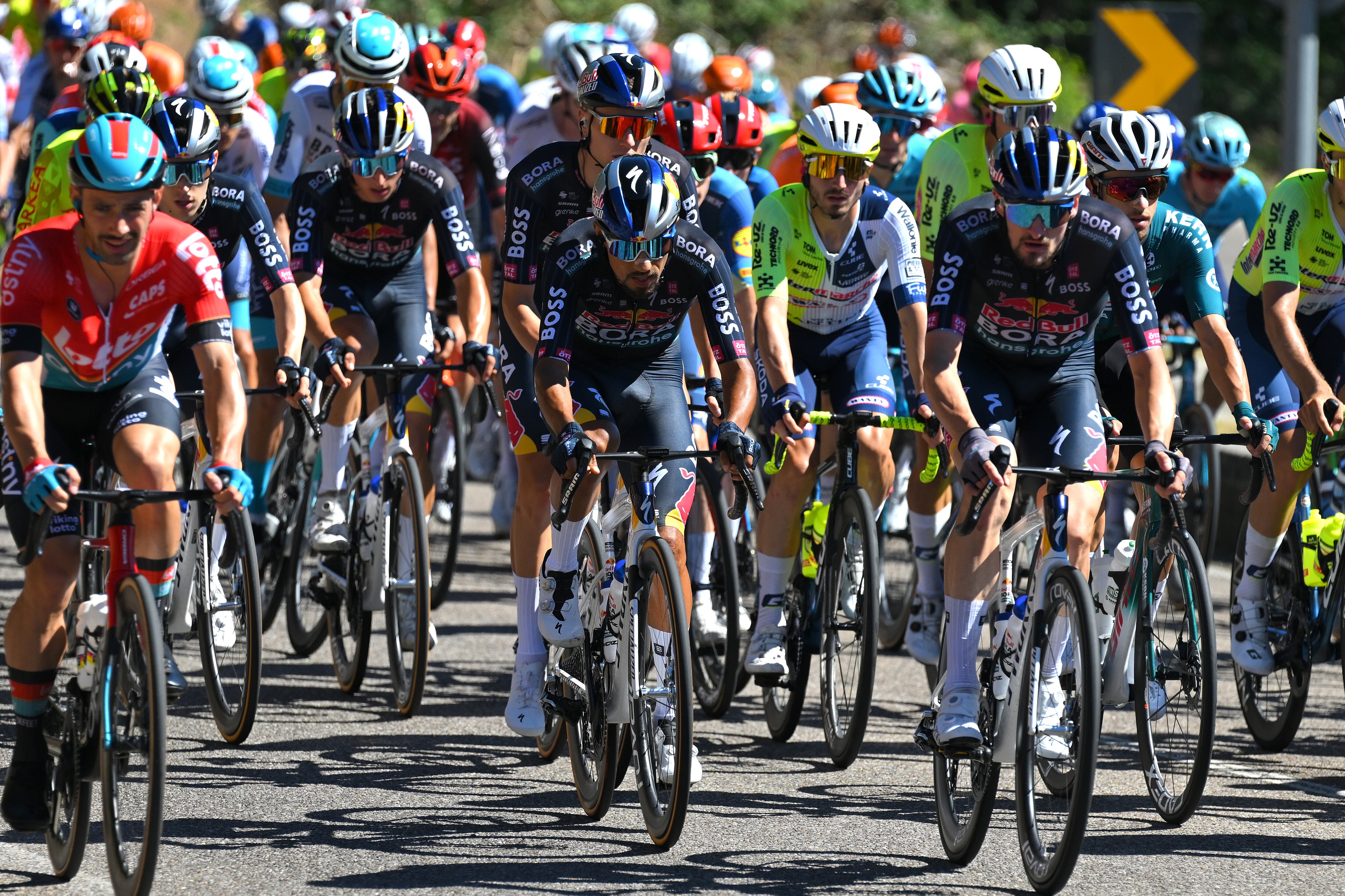 Daniel Felipe Martínez ascendió al puesto 20 en la general de la Vuelta. (Photo by Tim de Waele/Getty Images)