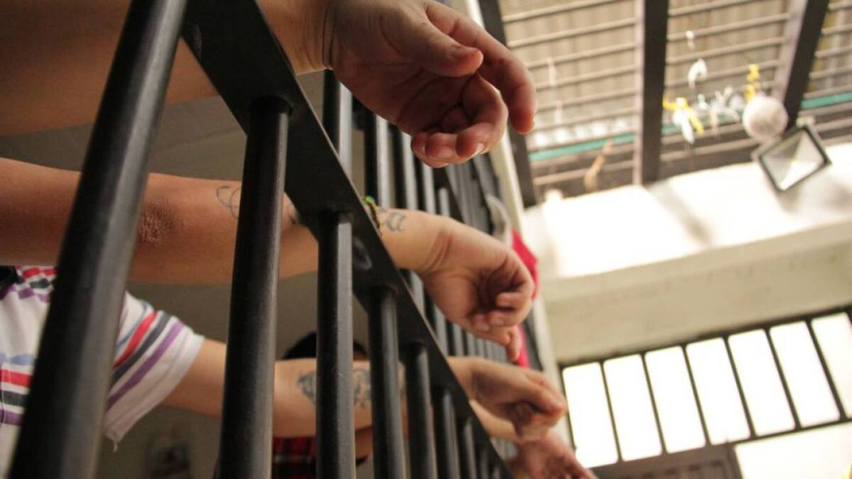 Grupo de privados de la libertad generaron incendio en la cárcel de Santa Rosa