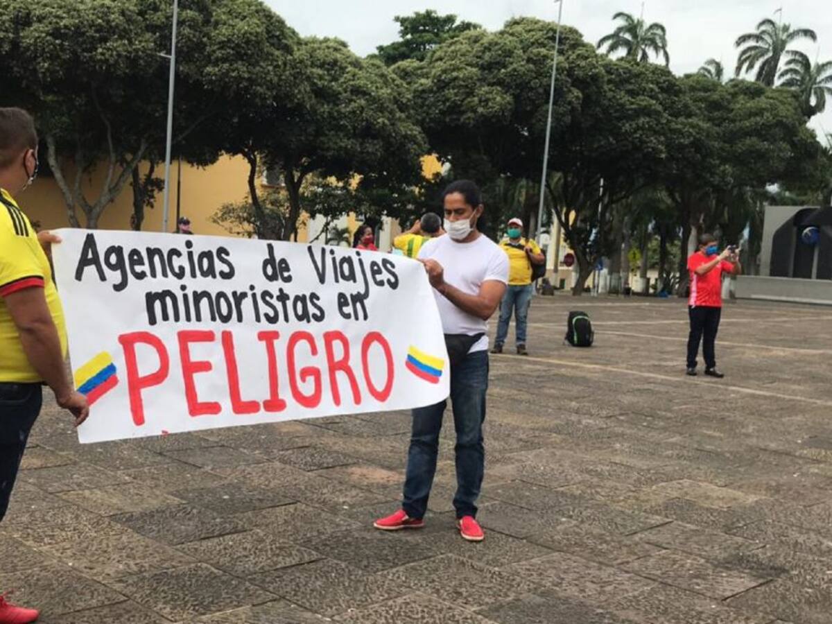 Plantón por falta de ayudas para agencias de viajes