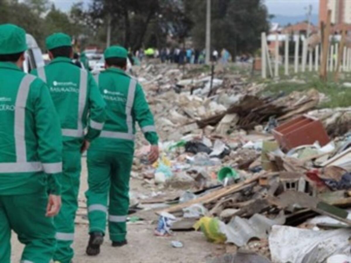 Pliego de cargos a exgerente de Aguas de Bogotá por caos con las basuras