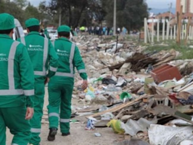 Pliego de cargos a exgerente de Aguas de Bogotá por caos con las basuras
