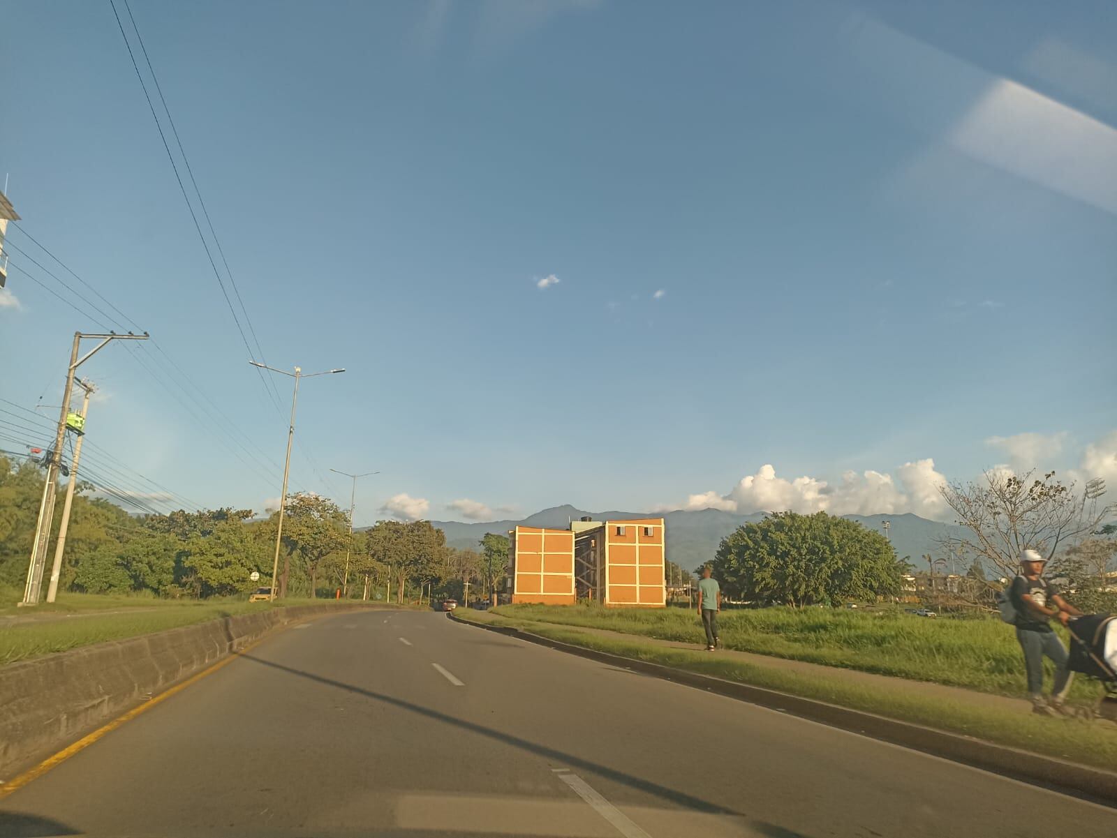 Días de cielo despejado en la ciudad de Armenia, Foto: Adrián Trejos
