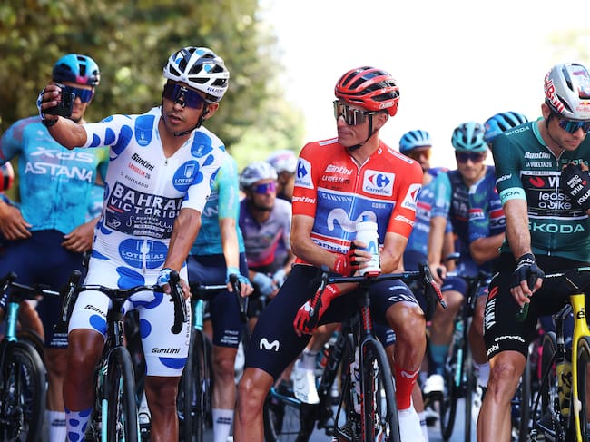 Santiago Buitrago y Enrica Mas, ganador de la montaña y de la general, respectivamente, de la Vuelta a España. (Photo by Alexander Hassenstein/Getty Images)