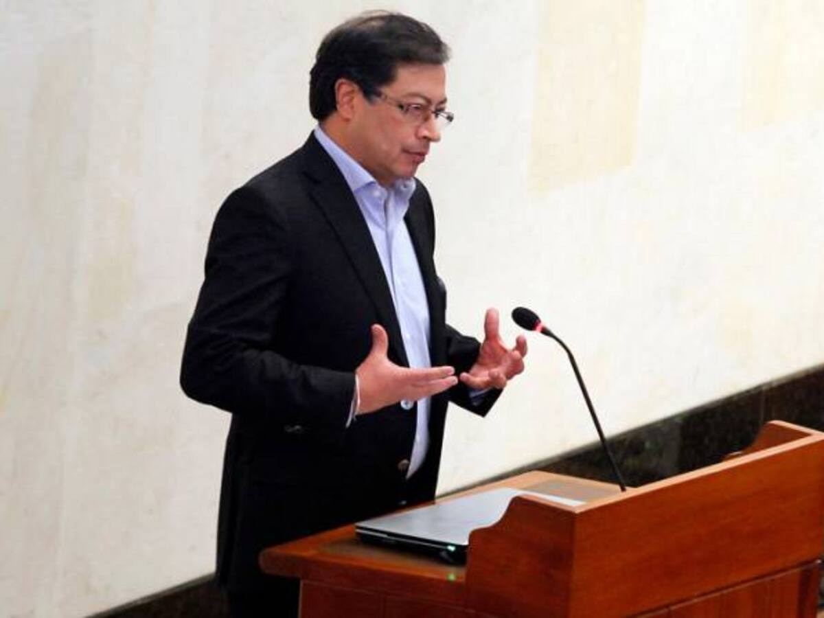 Petro dice que el procurador quiere inhabilitarlo para la campaña presidencial