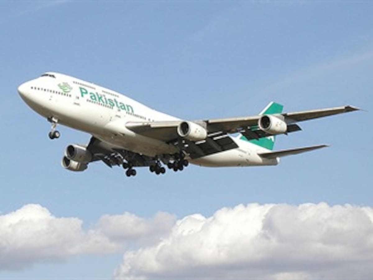 Dos detenidos tras el desvío de un avión paquistaní en el Reino Unido