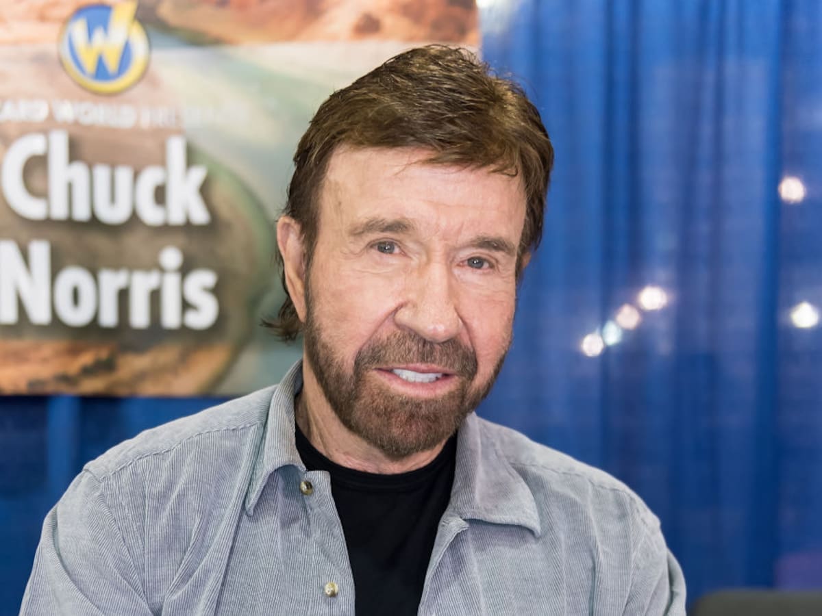 El actor estadounidense Chuck Norris es hospitalizado tras una emergencia médica en Hawái