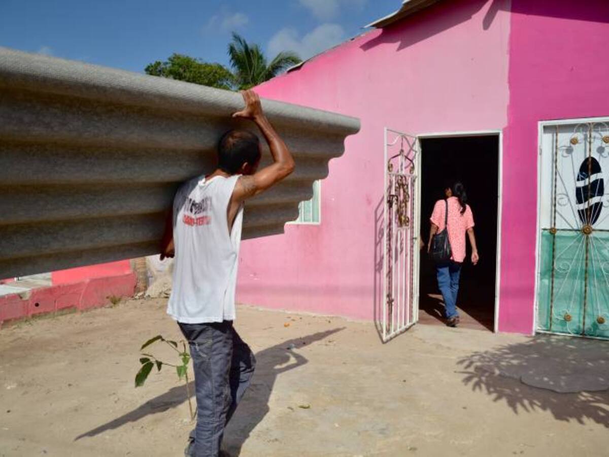Soledad brinda asistencia a familias damnificadas por vendaval