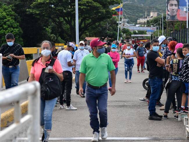 En la frontera colombo-venezolana ciudadanos esperan reapertura