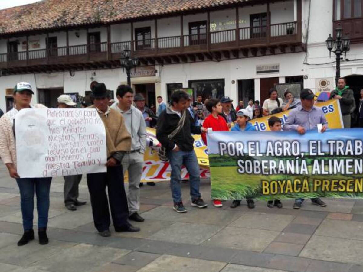 Con plantón, campesinos protestaron por la crisis agropecuaria en Boyacá