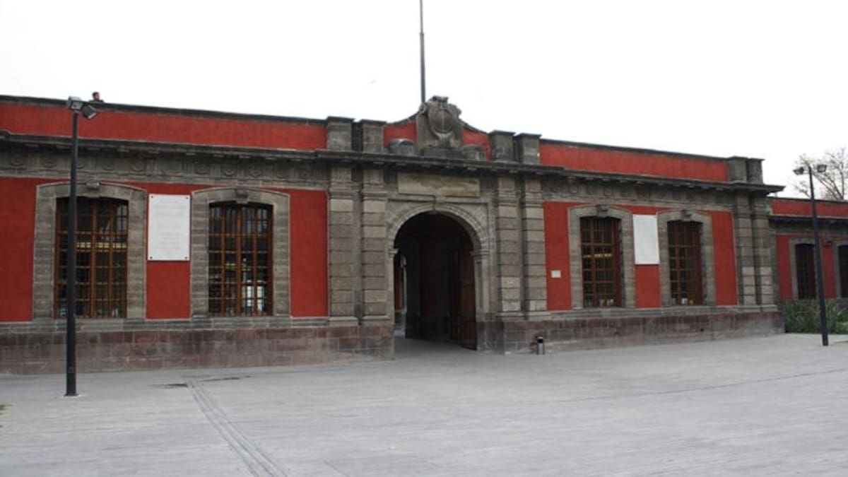 La falta de espacio suficiente en este edificio colonial del siglo XVIII ha significado que muchas colecciones ya adquiridas por la Biblioteca de México, como las de la escritora Julieta Campos, no hayan podido ser ubicadas.