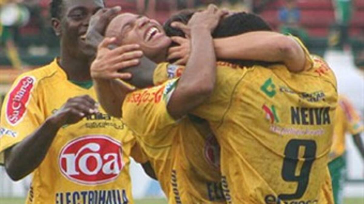 Atlético Huila vence al Cúcuta y se consolida como líder del fútbol colombiano