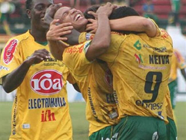 Atlético Huila vence al Cúcuta y se consolida como líder del fútbol colombiano