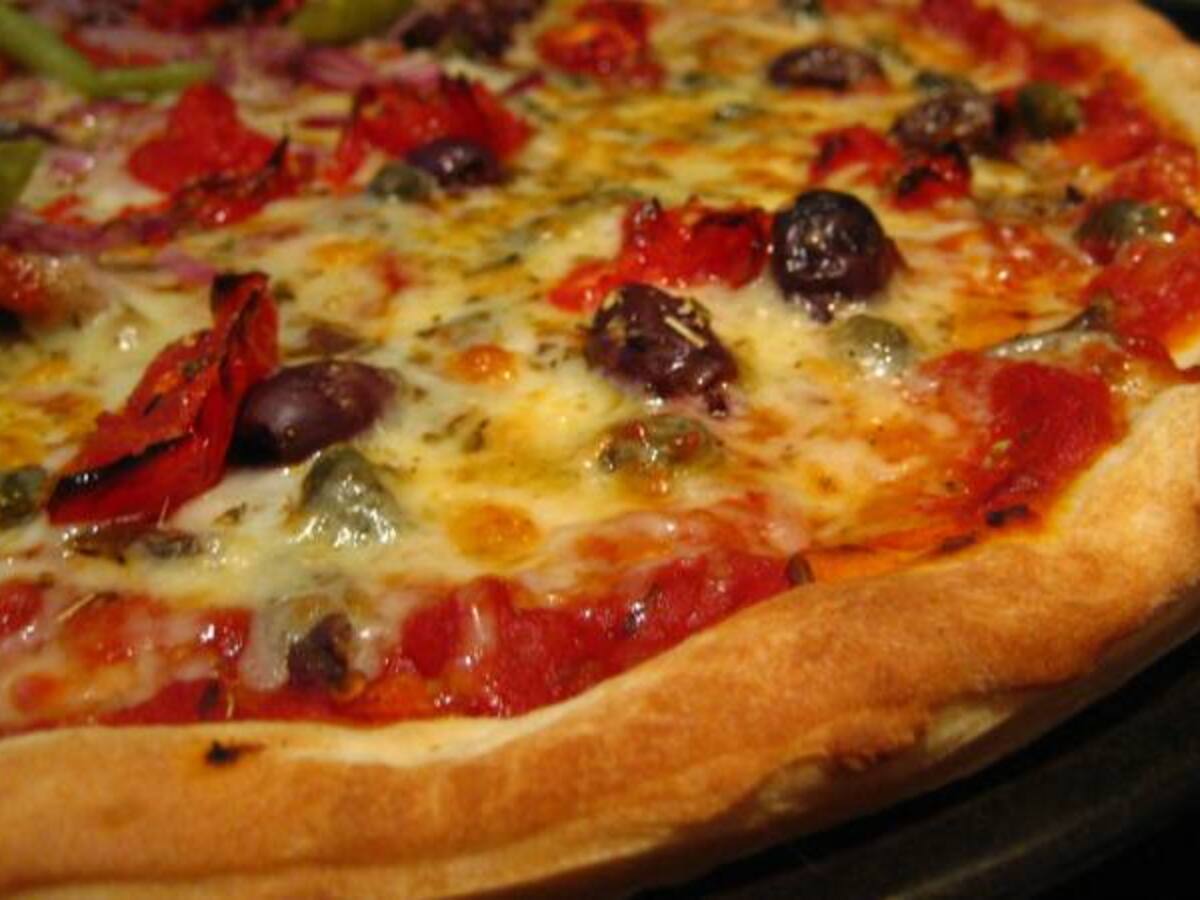 Logran romper un récord al entregar pizza en la cima del monte Kilimanjaro