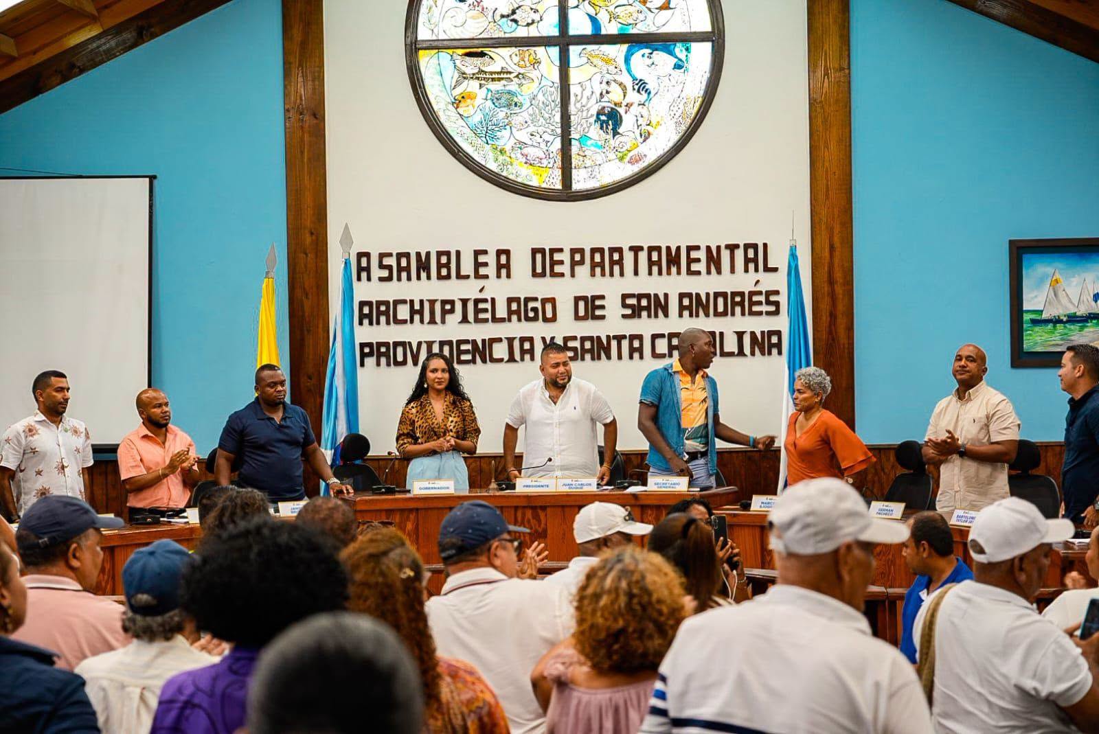 Vilma Jay se posesionó como Gobernadora encargada de San Andrés. Foto: Asamblea Departamental de San Andrés.